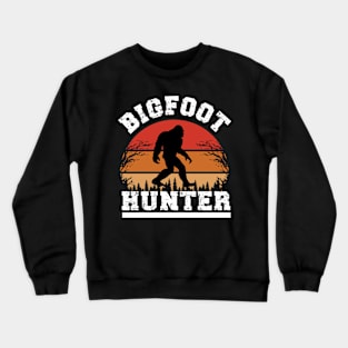 Bigfoot Hunter, Funny Sci-Fi Sasquatch Sassy Cryptid Hunting Crewneck Sweatshirt